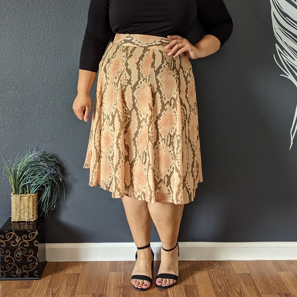 Attention Snake Skirt - Picture 2 of 7